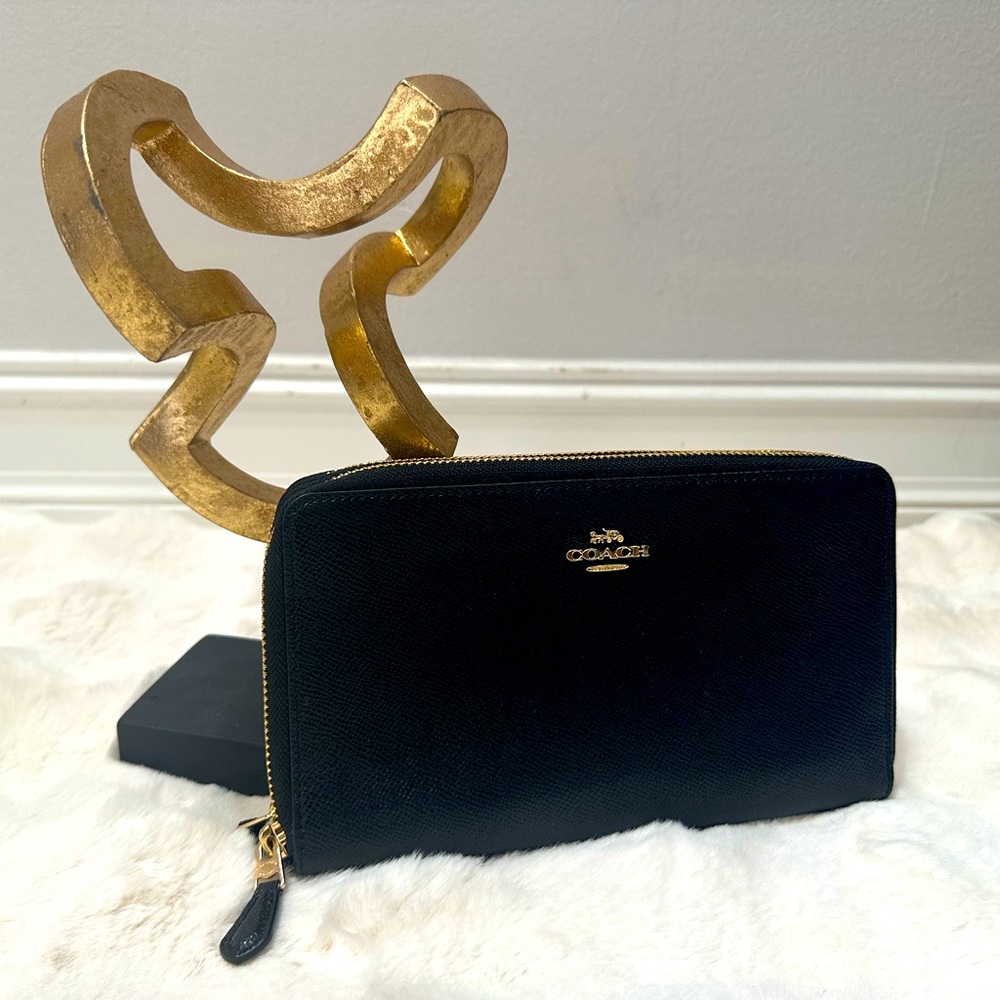 Coach Double Zip Pebbled Leather Wallet - Black